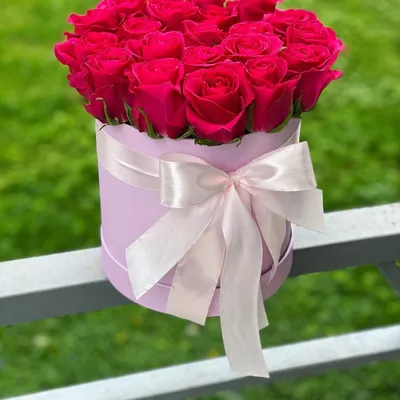 21 розовая роза в шляпной коробке